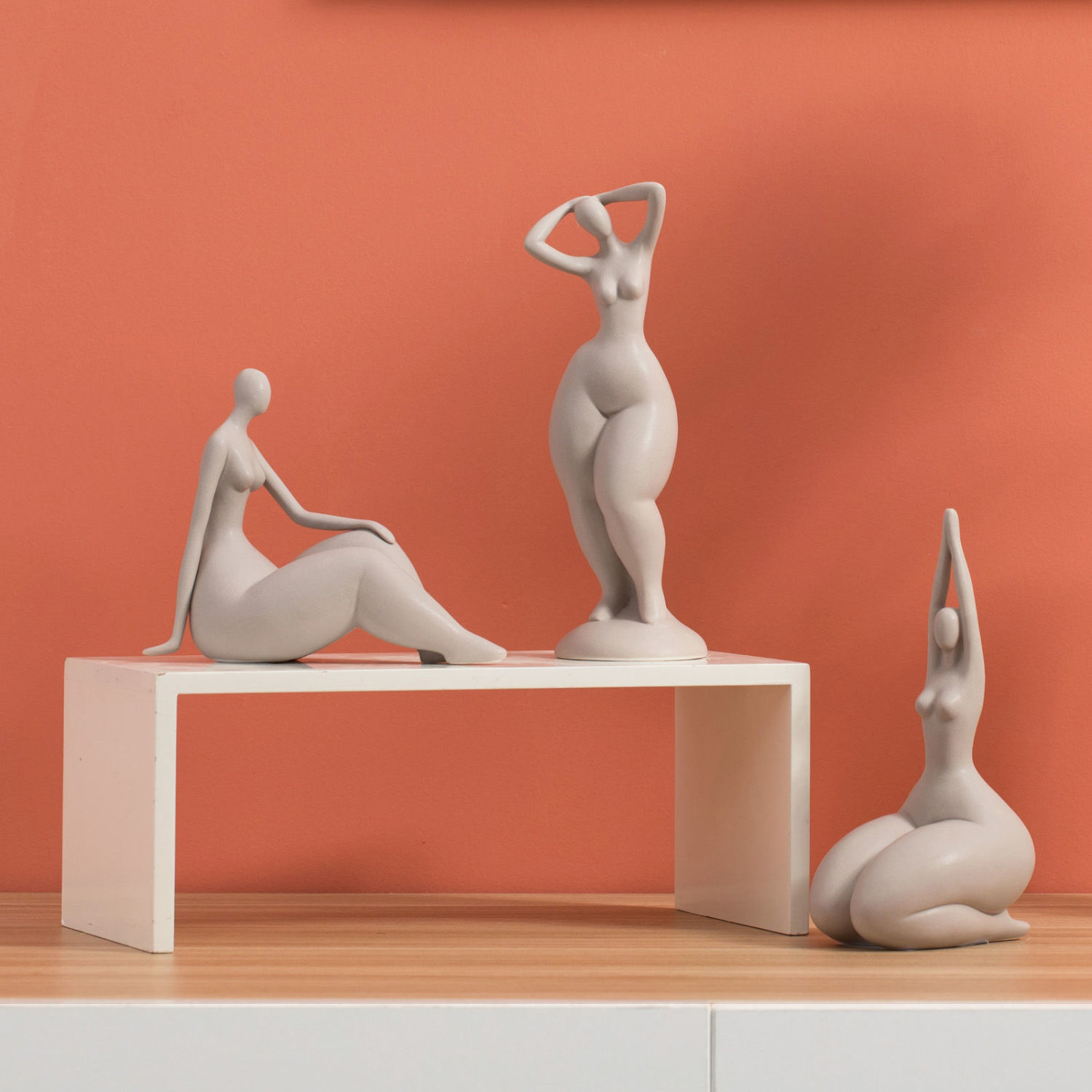 Estatuilla de Yoga de cerámica - Home Office And Tv Room Ideas reseña y precio