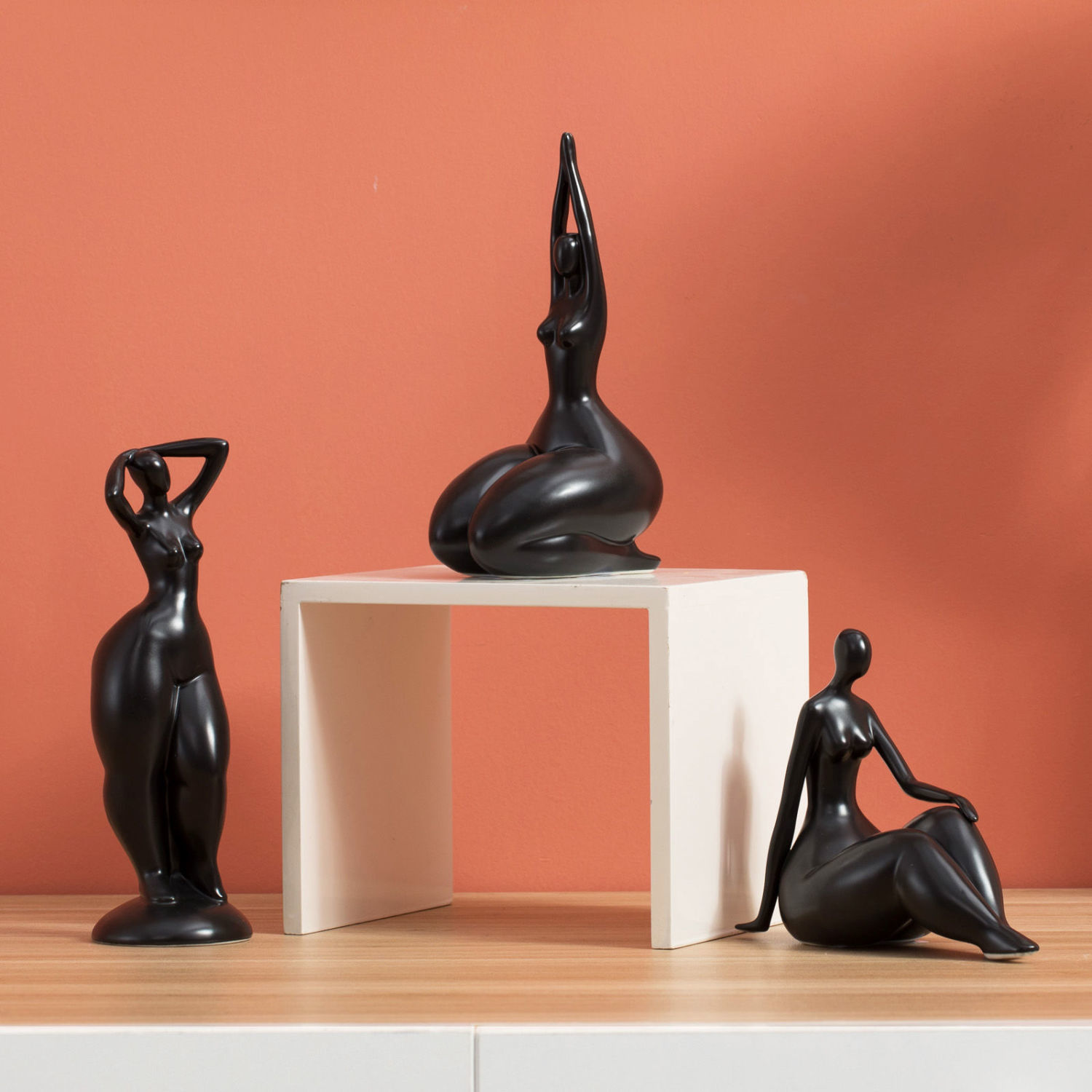Estatuilla de Yoga de cerámica - Home Office And Tv Room Ideas reseña y precio